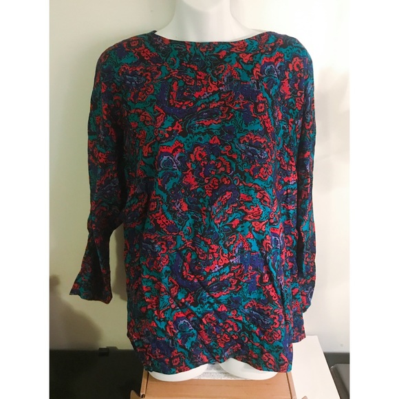 Nordstrom Tops - Floral pattern quarter sleeve blouse 🌹